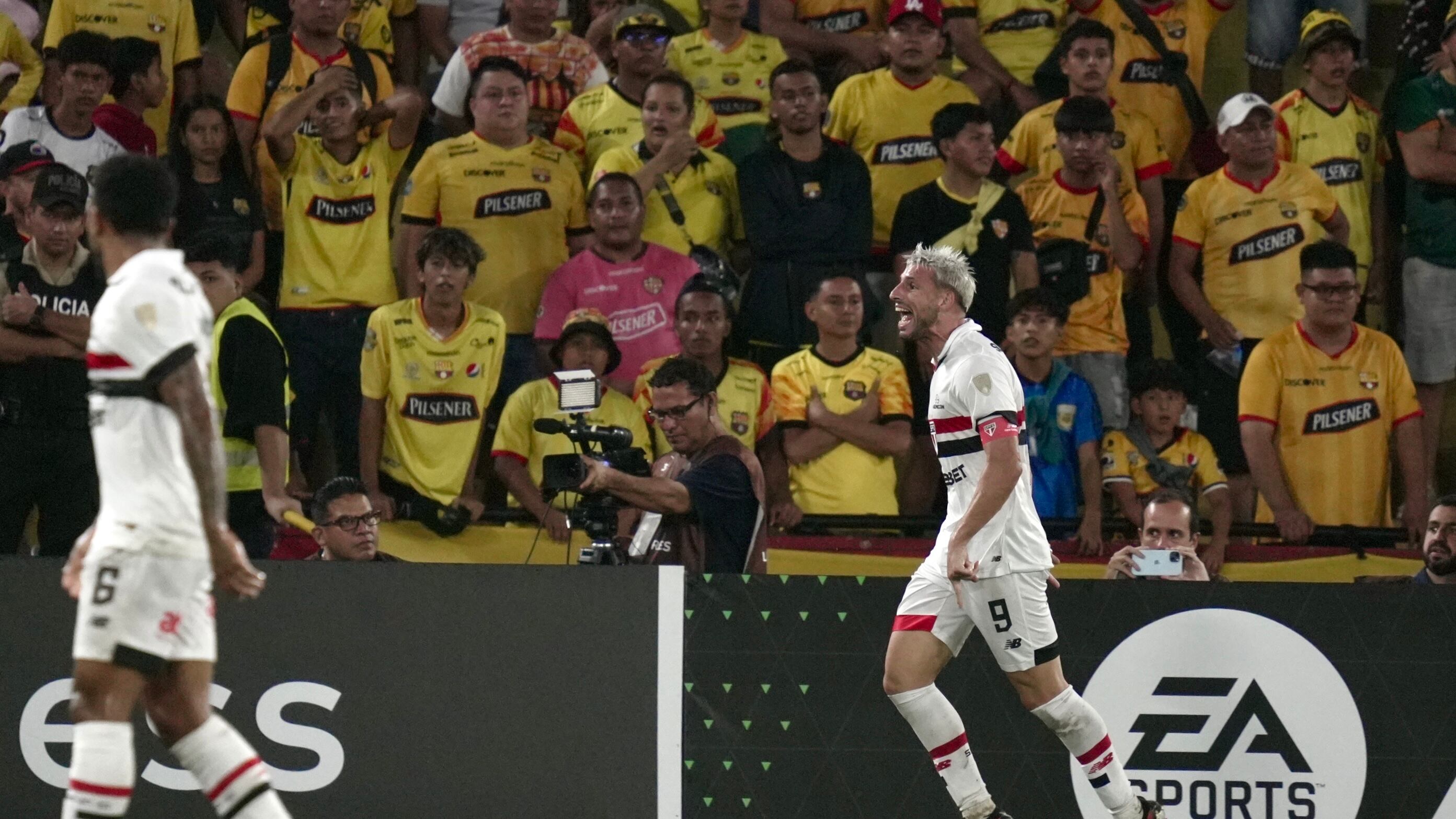 Jonathan Calleri con Sao Paulo ante Barcelona SC