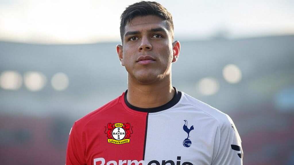 Piero Hincapié con la camiseta del leverkuen y del Tottenham