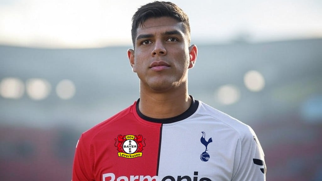 Piero Hincapié con la camiseta del leverkuen y del Tottenham