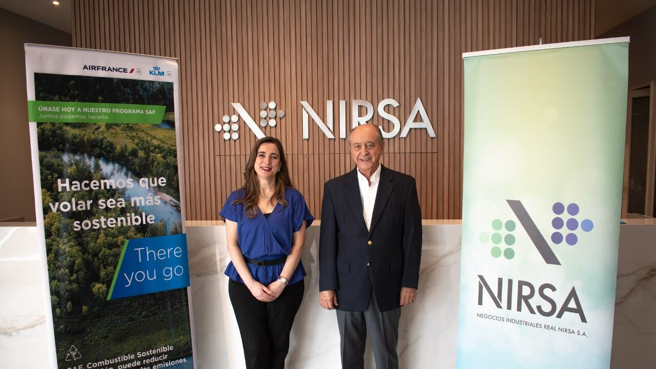 Marie-Noëlle Landázuri, Gerente de Air France y KLM para Ecuador y Julio Aguirre Román, Gerente General de NIRSA.