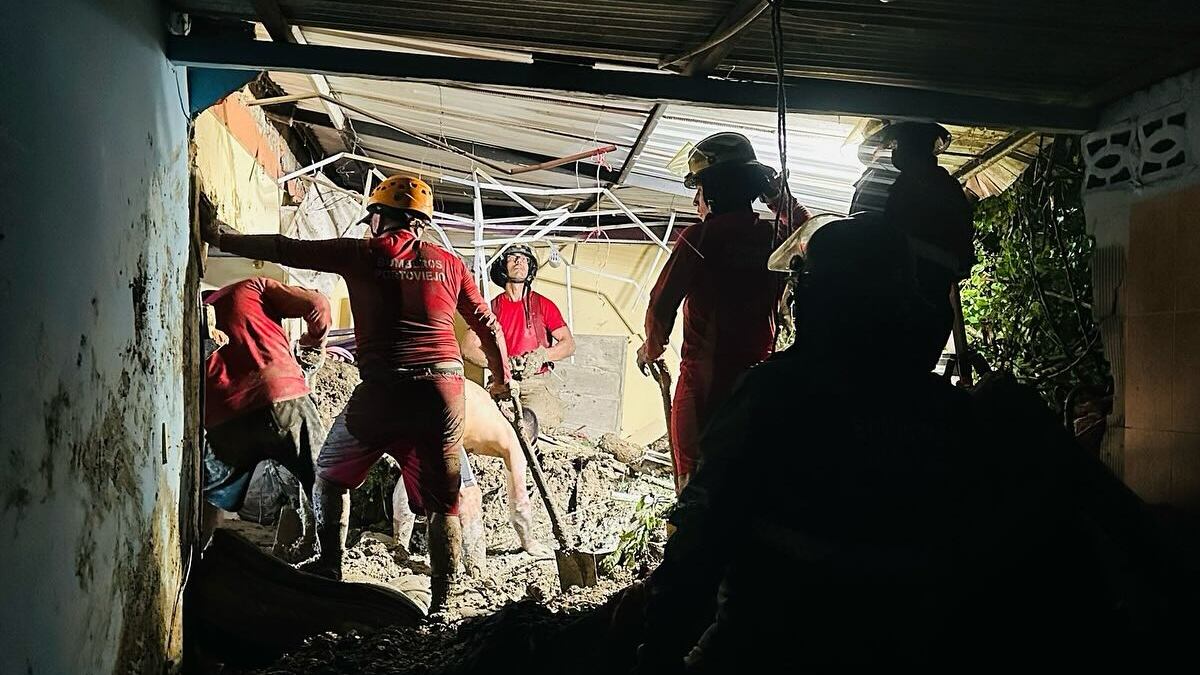 Cuatro integrantes de una familia sepultados por alud de tierra en Ecuador