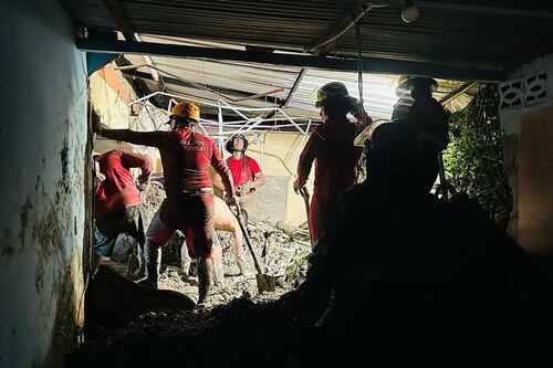 Padres y sus dos hijas fallecieron tras ser sepultados por alud en Manabí