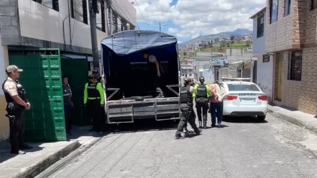 Roban vehículo y lo desmantelan en minutos en el sur de Quito: hallan casa con autopartes