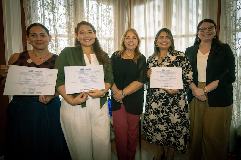 Conversatorio en Guayaquil reunió a empresarias y expertas por el Día de la Mujer.