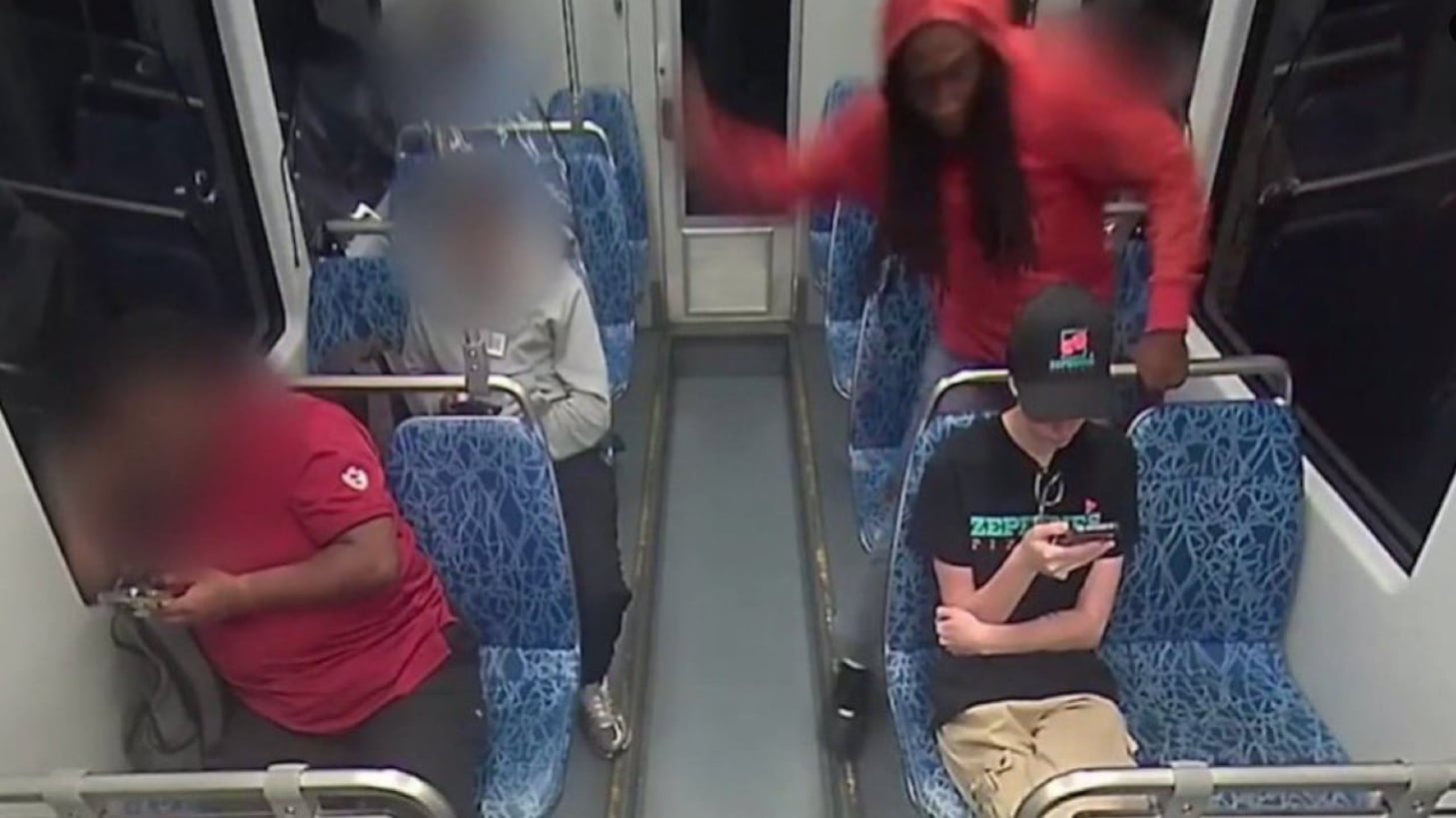 Mujer ucraniana de 23 años es brutalmente asesinada en pleno vagón del metro en Estados Unidos