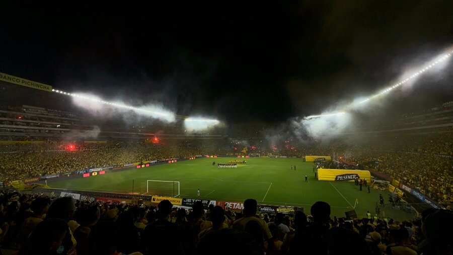Noche Amarilla en el Monumental de Guayaquil