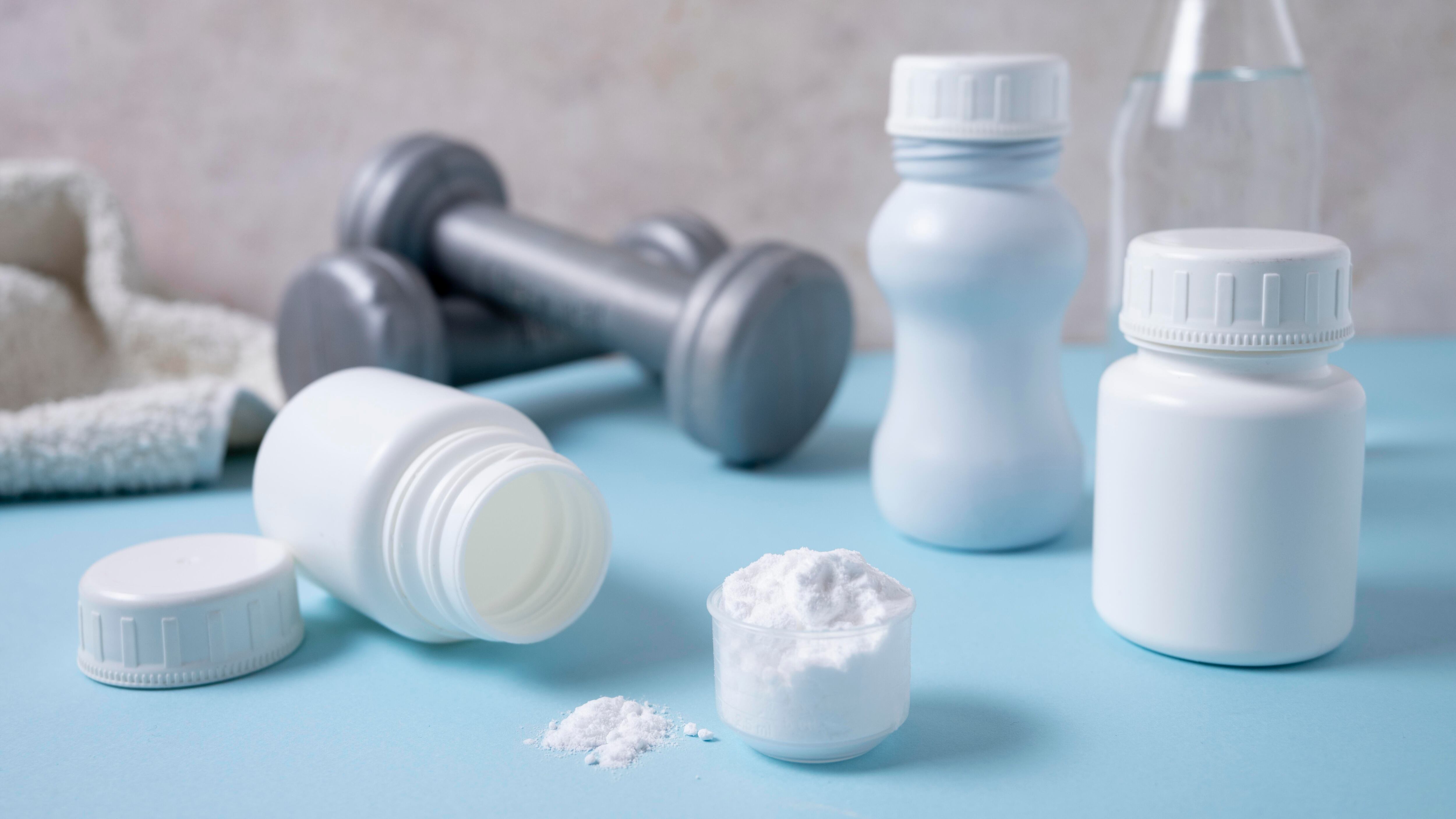 La creatina ha estado muy de moda por sus beneficios para mejorar el rendimiento físico. Sin embargo, también se está estudiando cómo contribuye a la salud de las mujeres y los adultos mayores. Foto: Freepik.