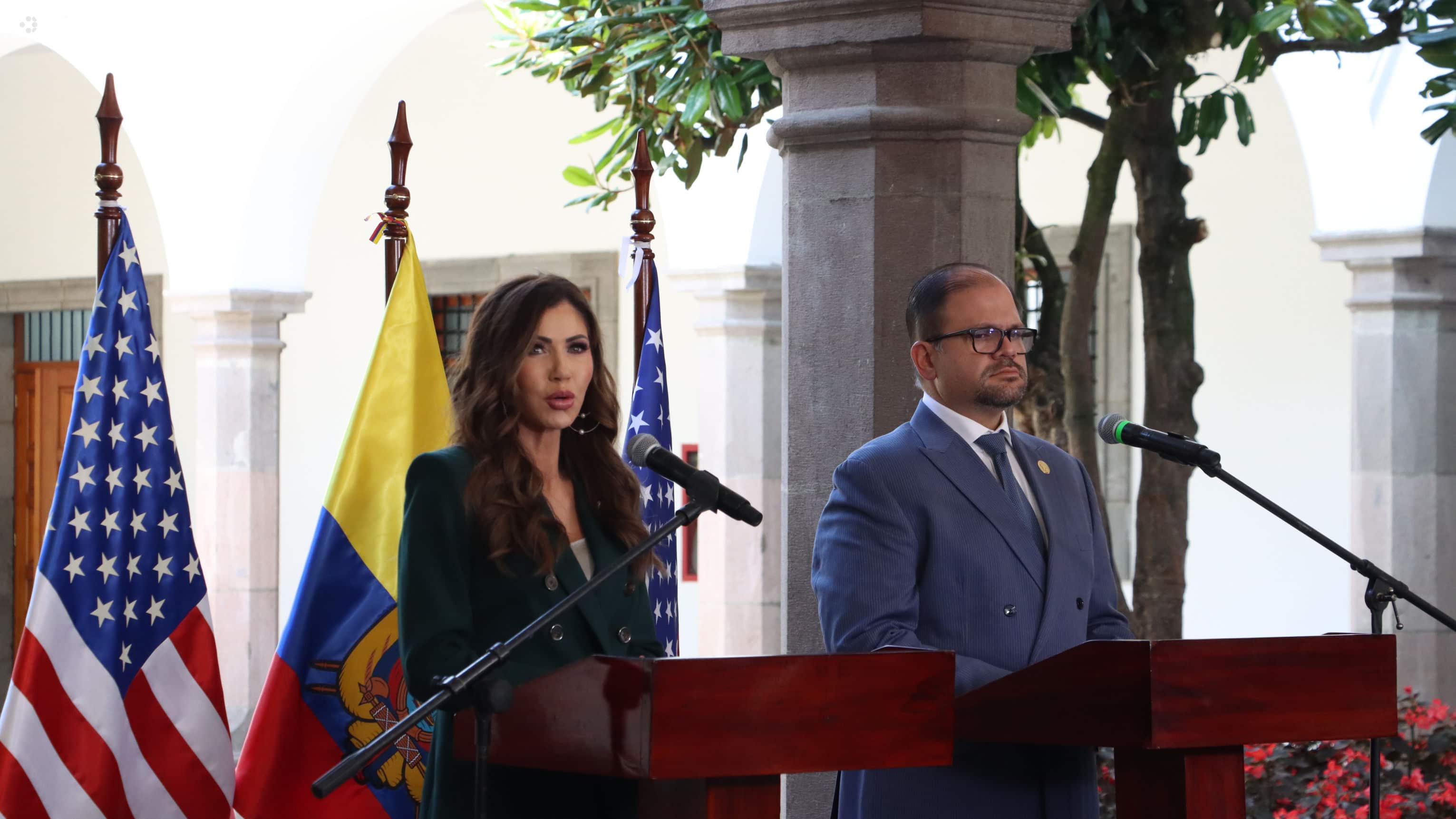 SECRETARIA DE EEUU CON PRESIDENTE NOBOA
