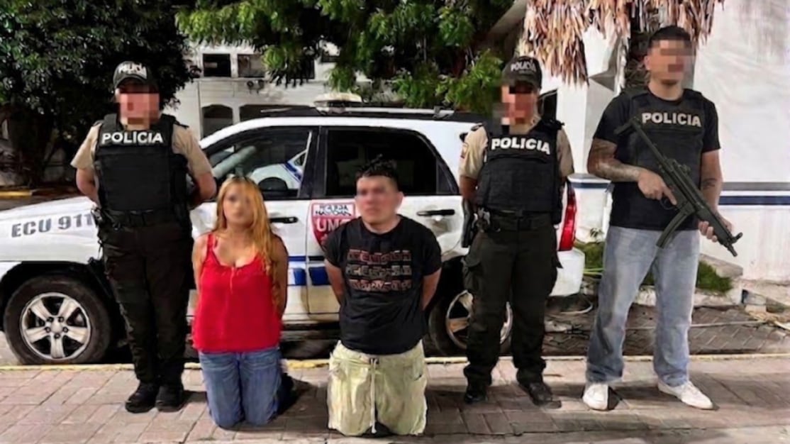 Enviaban fotos y videos con armas para exigir USD 2.000: dos detenidos por extorsión a una mujer y su familia en Manta