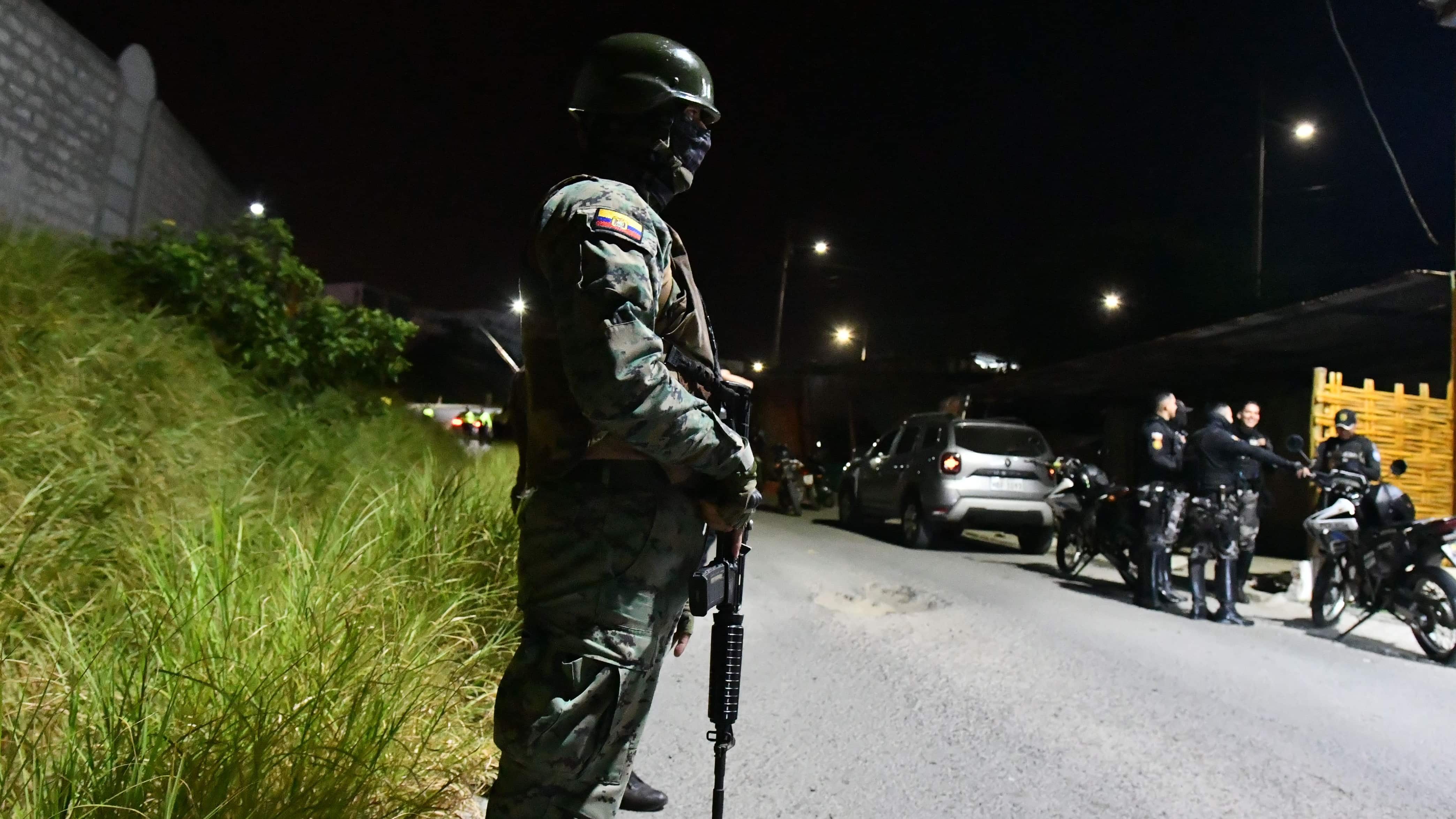 Operativos de control de las Fuerzas Armadas, previo a la culminación del Estado de Excepción en el país.