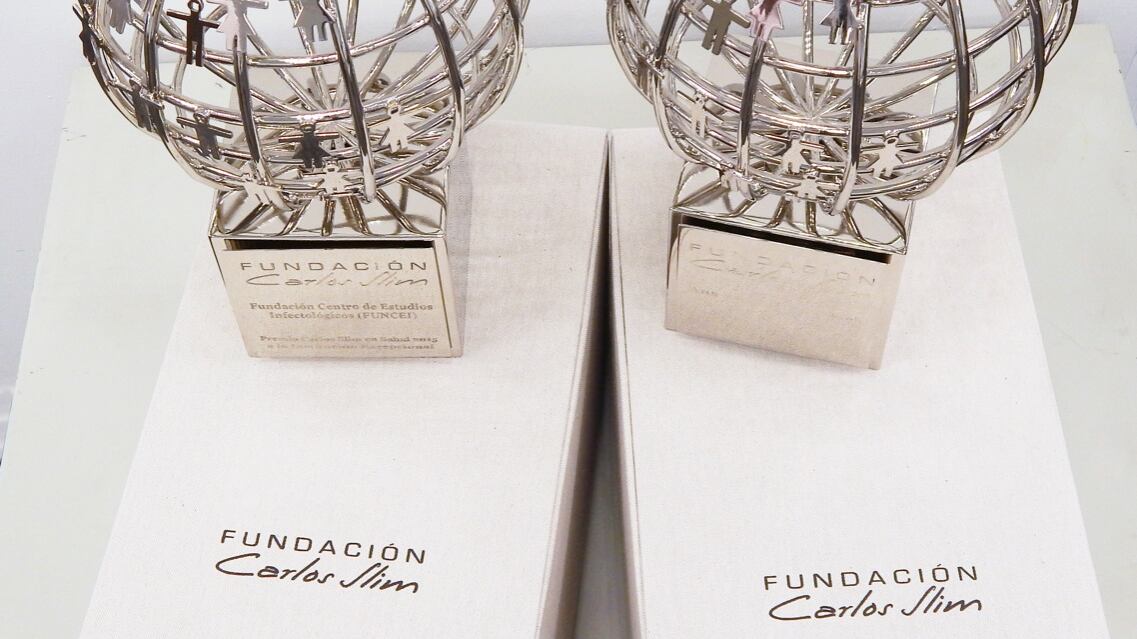 Adicionalmente a la entrega de la estatuilla Premios en Salud, se otorga un reconocimiento económico de $100,000 dólares americanos.