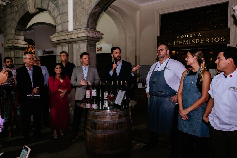 Bodegas Dos Hemisferios crea un espacio para mostrar las diversas propuestas gastronómicas.