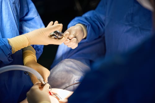 Muerte por lipoescultura en Quito: Tribunal sentencia a dos médicos por negligencia