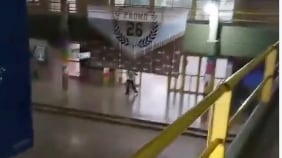 Tragedia en Argentina: estudiante de 15 años disparó contra su compañero en pleno patio del colegio - Fuente: Video de X