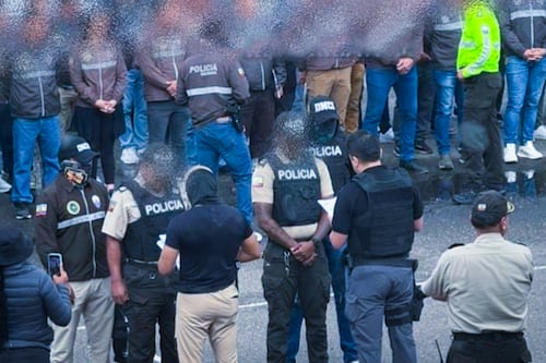 Operativo “Embestida 51”: detienen a 13 personas, incluidos 7 policías, por falso allanamiento y robo de USD 100.000 en Manta