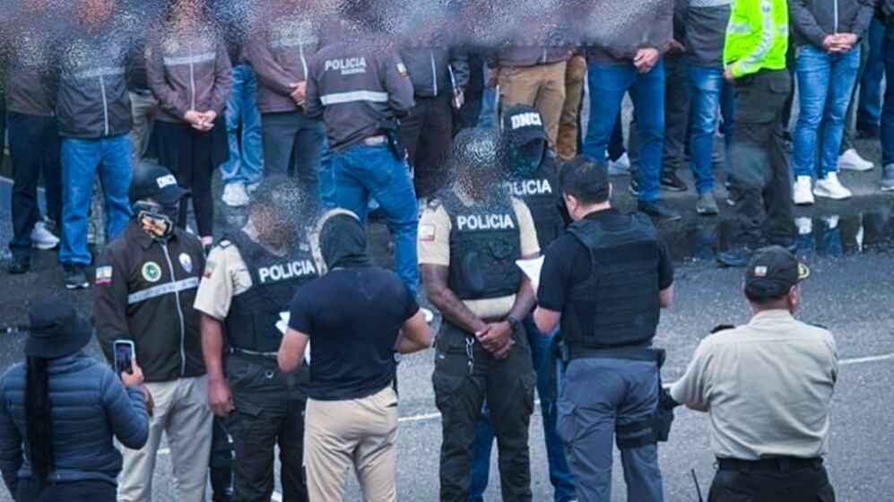 Operativo “Embestida 51”: detienen a 13 personas, incluidos 7 policías, por falso allanamiento y robo de USD 100.000 en Manta