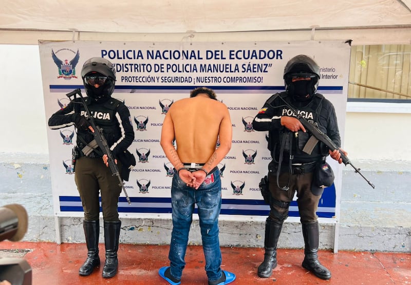 Capturan en el centro de Quito a presunto sicario de “Los Lobos” con dos órdenes por asesinato