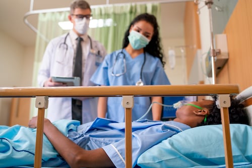 Milagro de Navidad: niño de 14 años “vuelve a la vida” tras ser desconectado del respirador