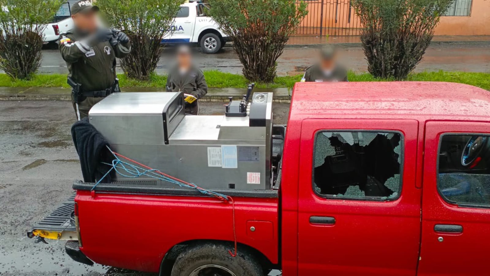 ¿Quién es el policía que abatió a dos delincuentes en la Villaflora, sur de Quito?