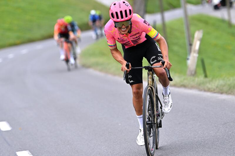 Richard Carapaz se prepara la etapa reina del Giro de Italia.