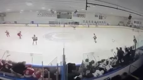 Así ocurrió el tiroteo que dejó tres fallecidos en un partido de hockey en Estados Unidos - Fuente: Video de X