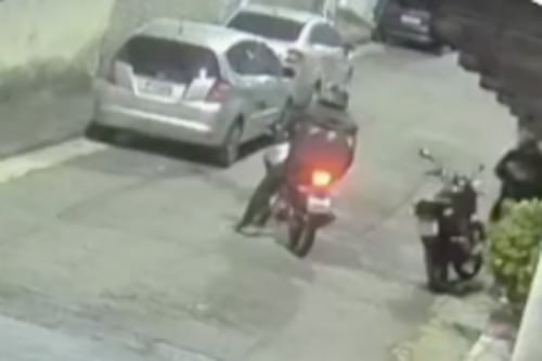 Mujer policía hizo justicia y acabó con la vida de dos delincuentes que intentaron asaltarla