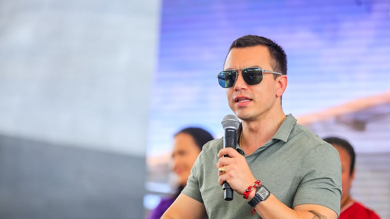 Presidente Noboa revela la causa de desabastecimiento de medicamentos en hospitales.