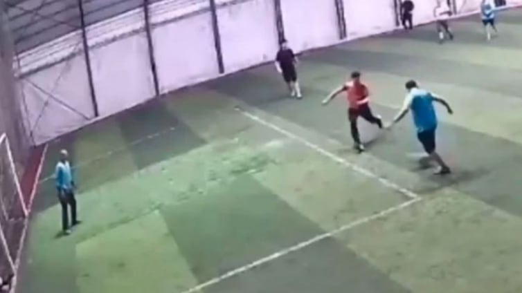 Una cámara de seguridad captó en video el momento exacto del fatal impacto. Foto: X: iscihaber