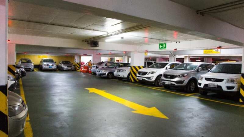 Estacionamiento Cadisan está ubicado en la calle Mejía y García Moreno, Centro histórico de Quito