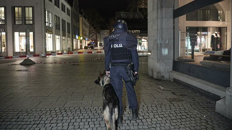 Toman rehenes en cafetería de Alemania