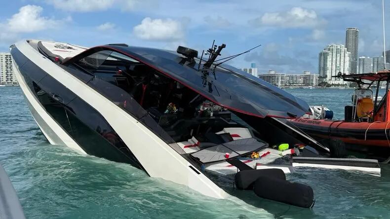 Yate de lujo se hunde en Miami Beach
