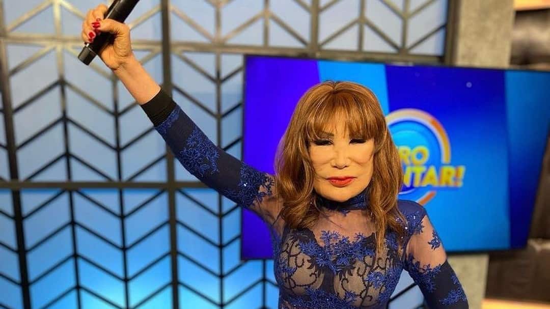 La actriz mexicana apareció rejuvenecida