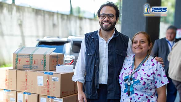 Primeros lotes de medicamentos e insumos de compra masiva del IESS llegaron hoy a Quito