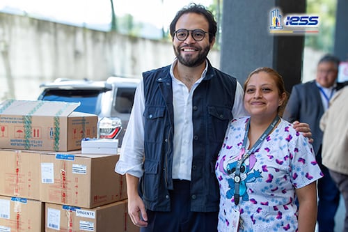 Primeros lotes de medicamentos e insumos de compra masiva del IESS llegaron hoy a Quito