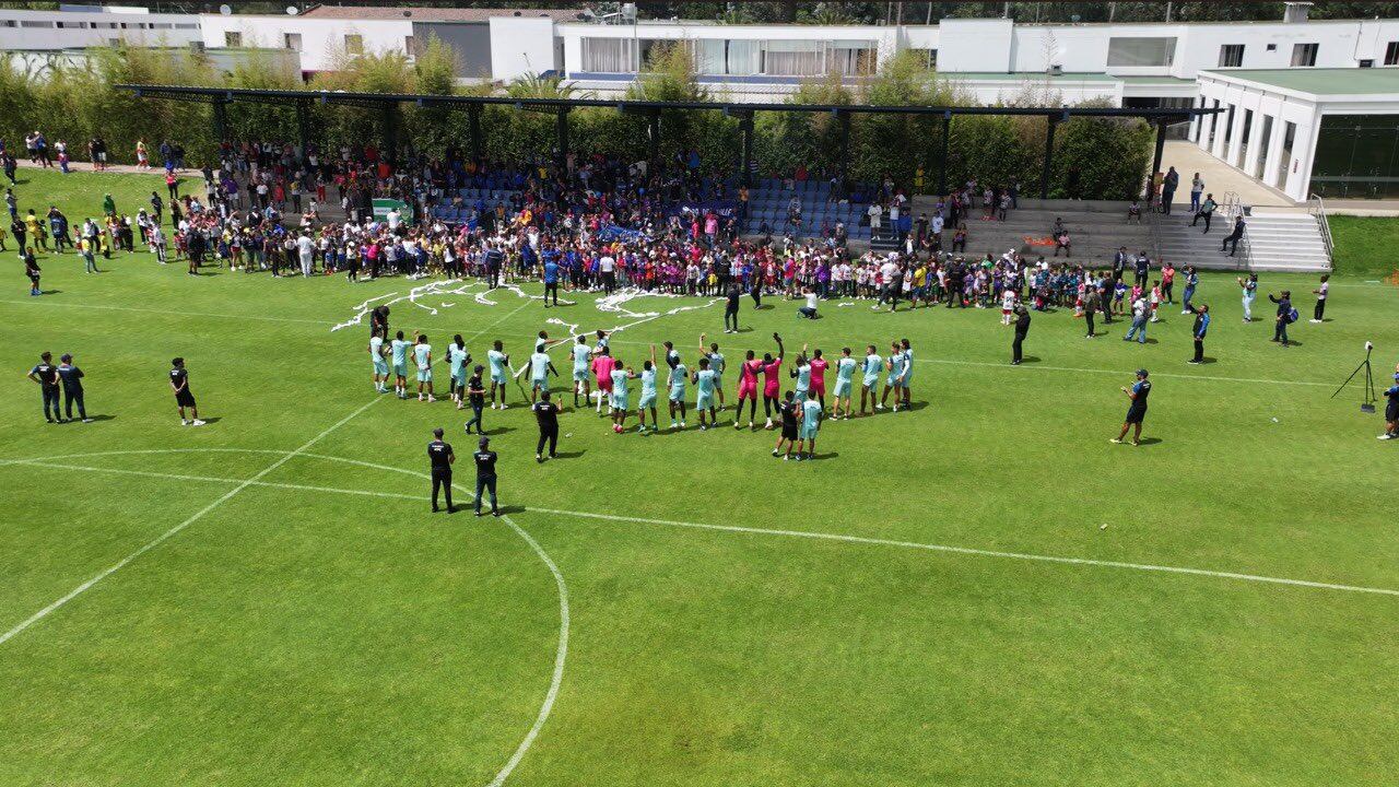 Banderazo de Independiente del Valle en la previa de la final de LigaPro con Liga de Quito
