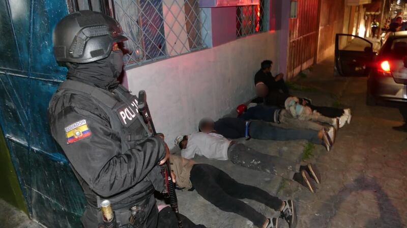 ¿Cómo operaban estructuras de Los Lobos y Los Choneros en el norte de Quito?