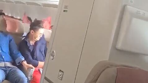 Pasajero abrió puerta de emergencia en pleno vuelo