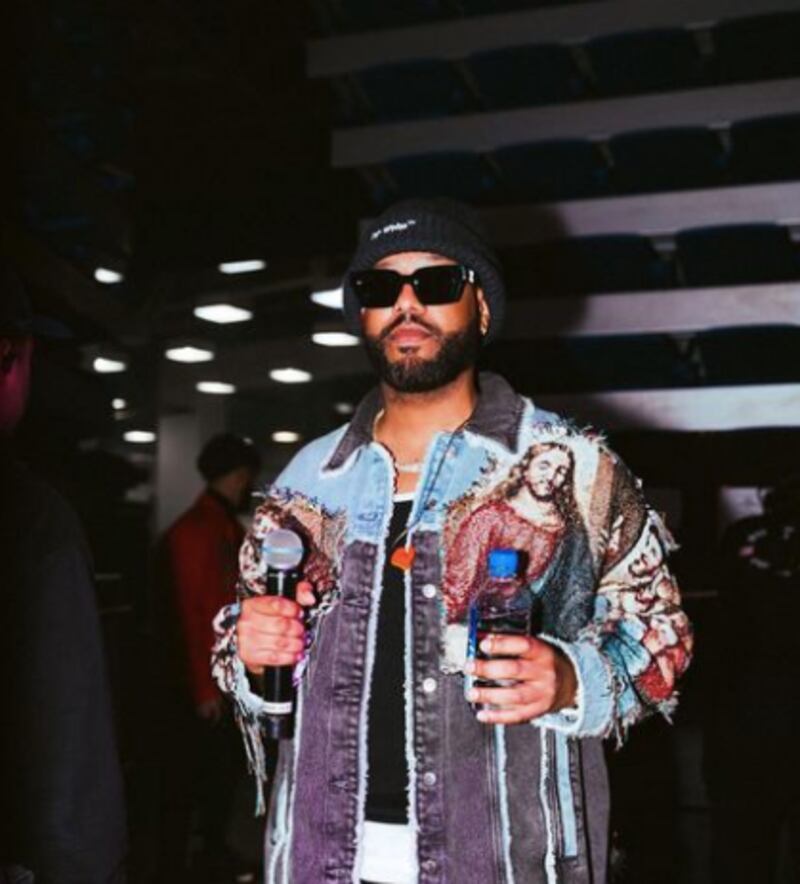 El exponente urbano del dúo Jowell & Randy, enfrenta acusaciones de agresión por parte de su expareja.