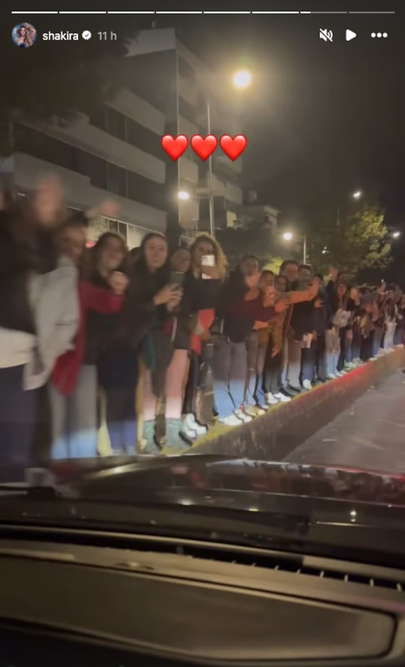 La artista colombiana usa la vía exclusiva de la Ecovía para acceder al estadio Atahualpa.