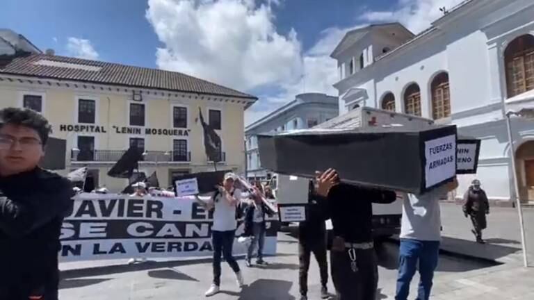 Así fue la Marcha de “ataúdes vacíos” que pide investigación por desaparecidos en Ecuador