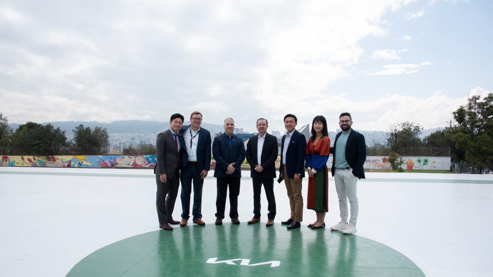 Kia continúa dejando huella como pionero y líder de movilidad
sostenible en el Ecuador