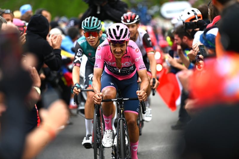 Richard Carapaz estará en el Giro de Italia.