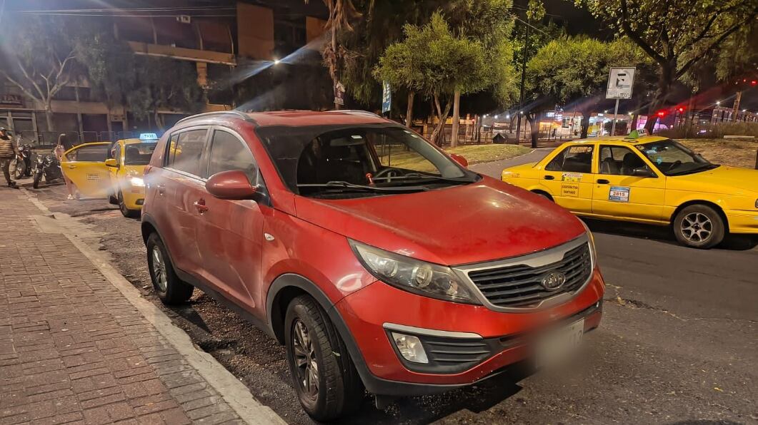 Vehículo robado en Los Chillos fue hallado abandonado y con daños en el norte de Quito