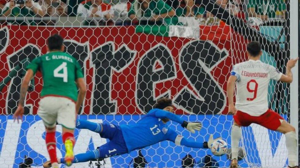 El guardameta paró el penal al jugador del Barcelona.