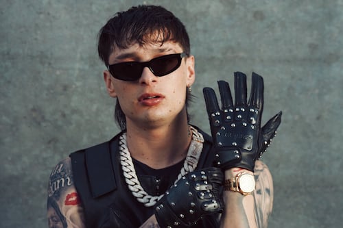 Peso Pluma lanza su disco “Éxodo” y muestra su nuevo look