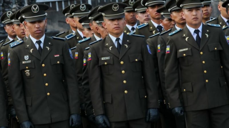 Más 200 policías especializados brindarán seguridad en el Metro de Quito.