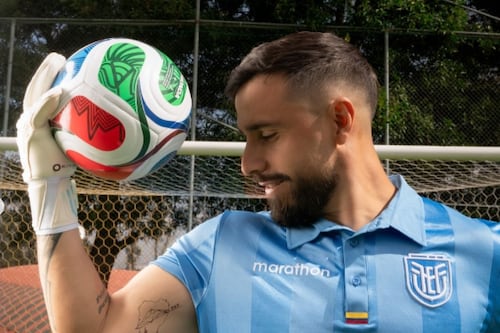 “No es solo un tatuaje”: Galíndez se tatúa a Ecuador y conmueve a la hinchada