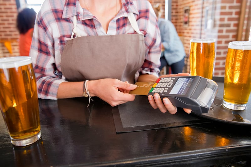 Brindar en el Mundial costará más: los precios de cerveza generan debate rumbo a 2026