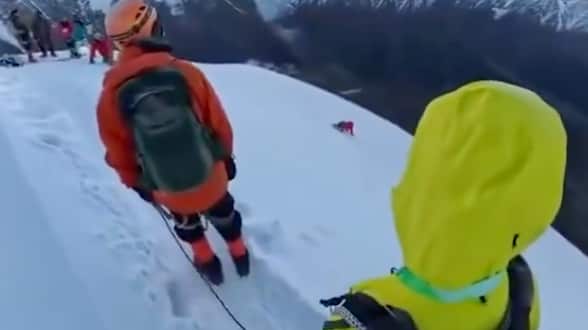 Alpinista muere tras caer al vacío mientras intentaba tomarse una selfie