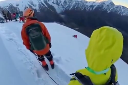 Alpinista muere mientras intentaba tomarse una selfie en la cima de una montaña